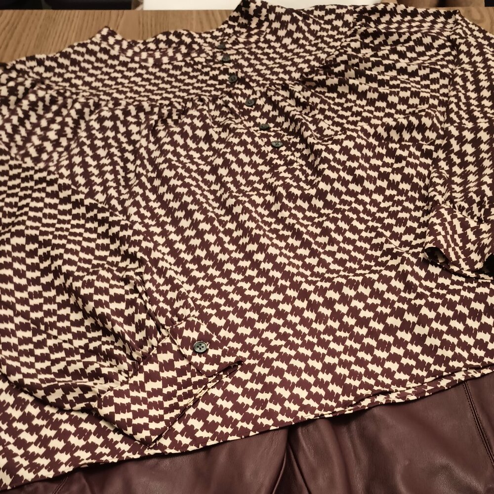 Ann Taylor Size XXL Burgundy and Cream Houndstooth Top (EUC)